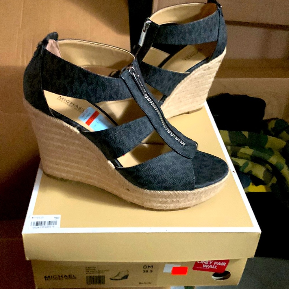 Women’s Michael Kors Damita Wedge Monogram MK Size 8M